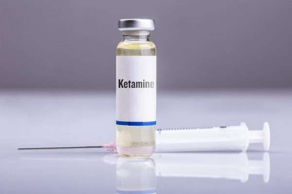 Ketamine & Syringe, blair background. Buy Ketamine Online at Psyttraxx.